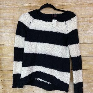 Striped fluffy black and white sweater 🛍